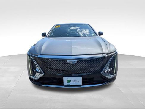 Used 2024 Cadillac Lyriq Tech AWD/4WD image 2