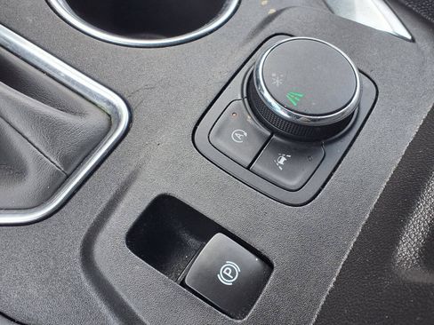 Used 2023 Chevrolet Traverse LS FWD image 16