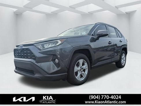 Used 2019 Toyota RAV4 XLE w/ Convenience Package FWD image 7