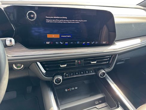 Used 2025 Chevrolet Suburban Premier image 26