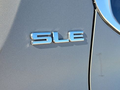 Used 2019 GMC Acadia SLE image 9