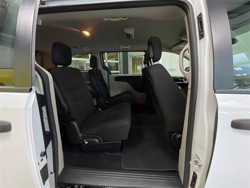 Used 2020 Dodge Grand Caravan SE FWD image 22