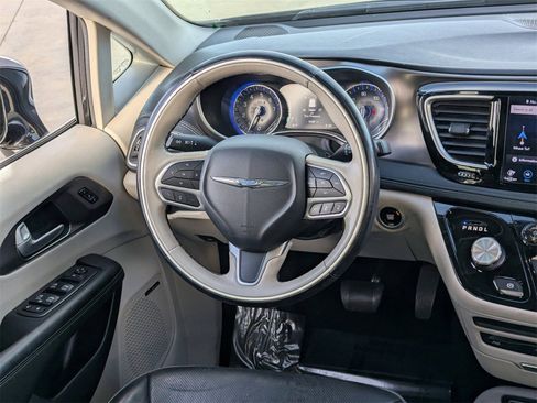 Used 2018 Chrysler Pacifica Limited w/ Advanced Safetytec Group image 13