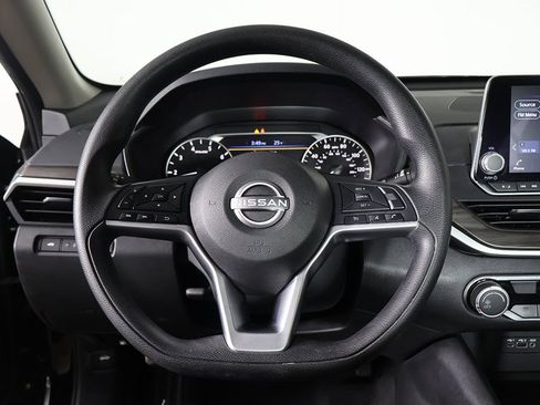 Used 2025 Nissan Altima 2.5 SV image 32