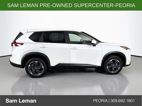 Used 2024 Nissan Rogue SV FWD image 8
