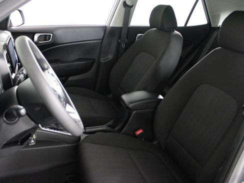 Certified 2025 Hyundai Venue SE FWD image 20