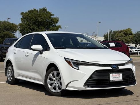 Certified 2025 Toyota Corolla LE FWD image 2