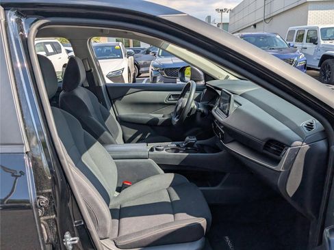 Used 2024 Nissan Rogue S image 10