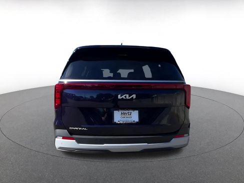 Used 2026 Kia Carnival FWD image 12