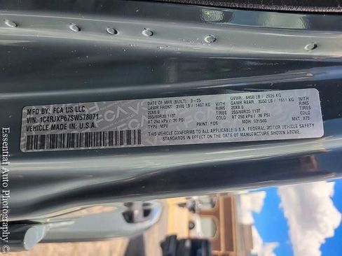 Certified 2025 Jeep Wrangler Unlimited Sahara AWD/4WD image 28
