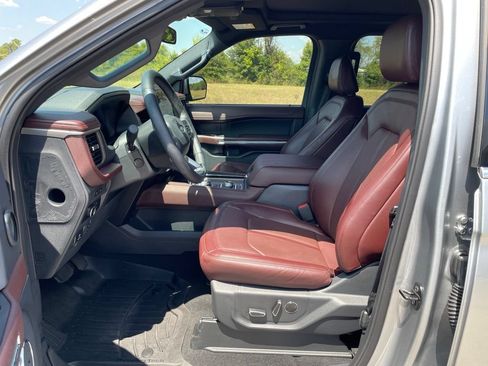Used 2024 Ford Expedition Limited AWD/4WD image 13