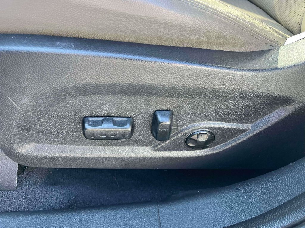 Used 2018 Hyundai Santa Fe Sport w/ 2.4L Tech Package 04 AWD/4WD image 17