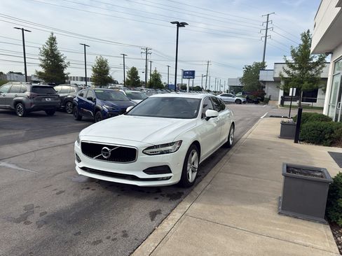 Used 2018 Volvo S90 T5 Momentum w/ Convenience Package FWD image 7