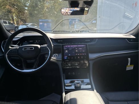 New 2025 Jeep Grand Cherokee L Limited w/ Black Appearance Package image 46