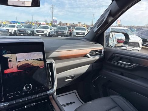 Used 2025 GMC Yukon XL Denali AWD/4WD image 50