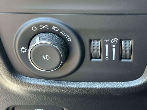 Used 2023 Jeep Grand Cherokee Overland AWD/4WD image 20