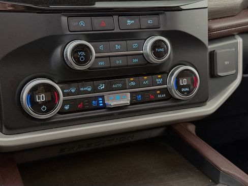 Used 2024 Ford Expedition Max Limited image 20