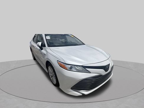 Used 2020 Toyota Camry XLE FWD image 4