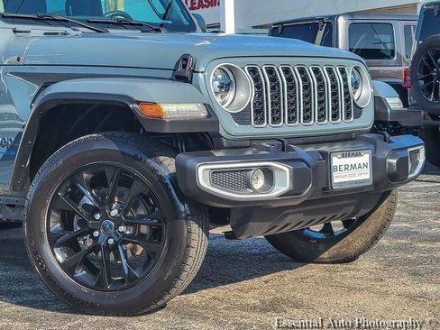 Used 2025 Jeep Wrangler Unlimited Sahara w/ Safety Group AWD/4WD image 2