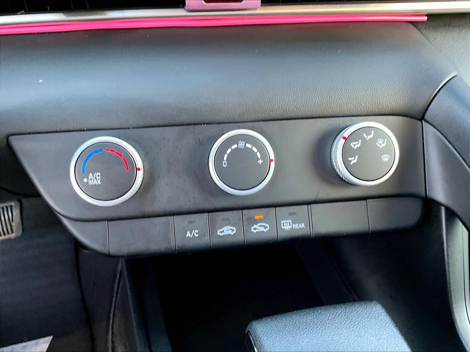 Used 2024 Hyundai Elantra SE FWD image 36