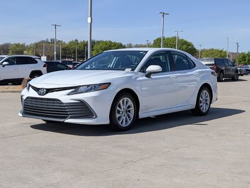 Used 2024 Toyota Camry LE image 9