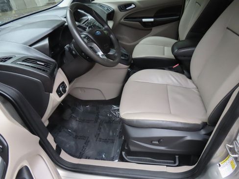 Used 2014 Ford Transit Connect XLT image 7
