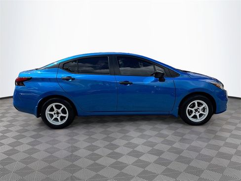 Used 2022 Nissan Versa S image 2