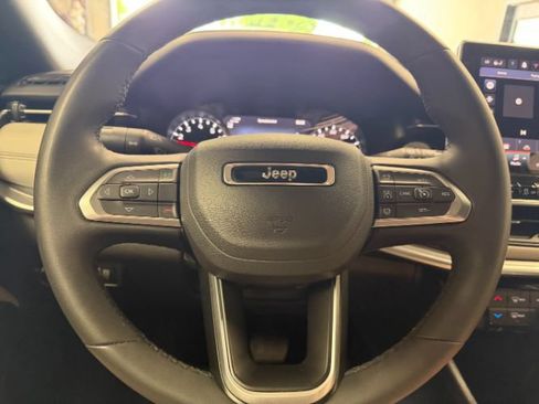 Used 2025 Jeep Compass Limited AWD/4WD image 21