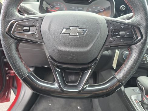 Used 2024 Chevrolet Trax RS FWD image 29