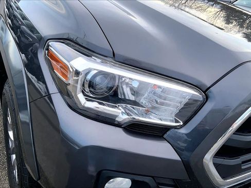 Used 2016 Toyota Tacoma SR5 w/ SR5 Appearance Package (SN) image 27