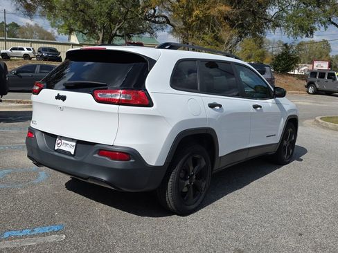 Used 2016 Jeep Cherokee Sport image 5
