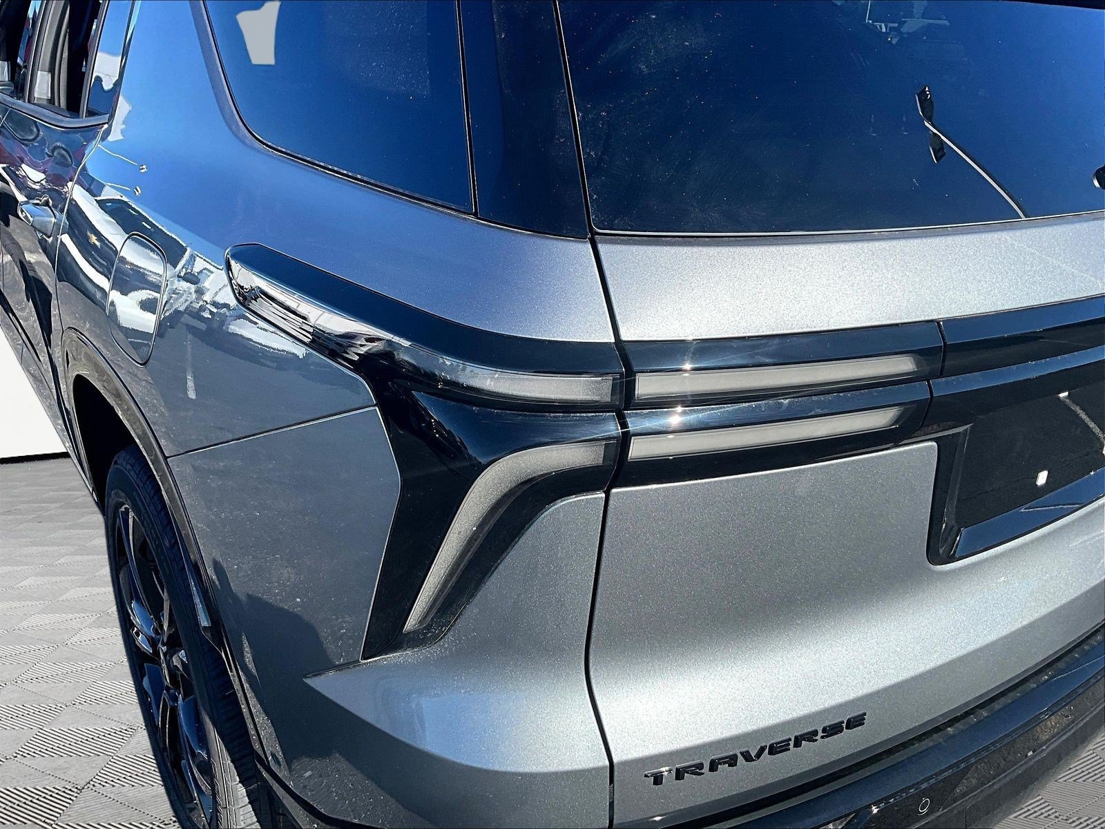 New 2027 Chevrolet Traverse RS w/ LPO, Floor Liner Package FWD image 15