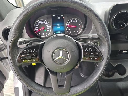 Used 2024 Mercedes-Benz Sprinter 2500 image 9
