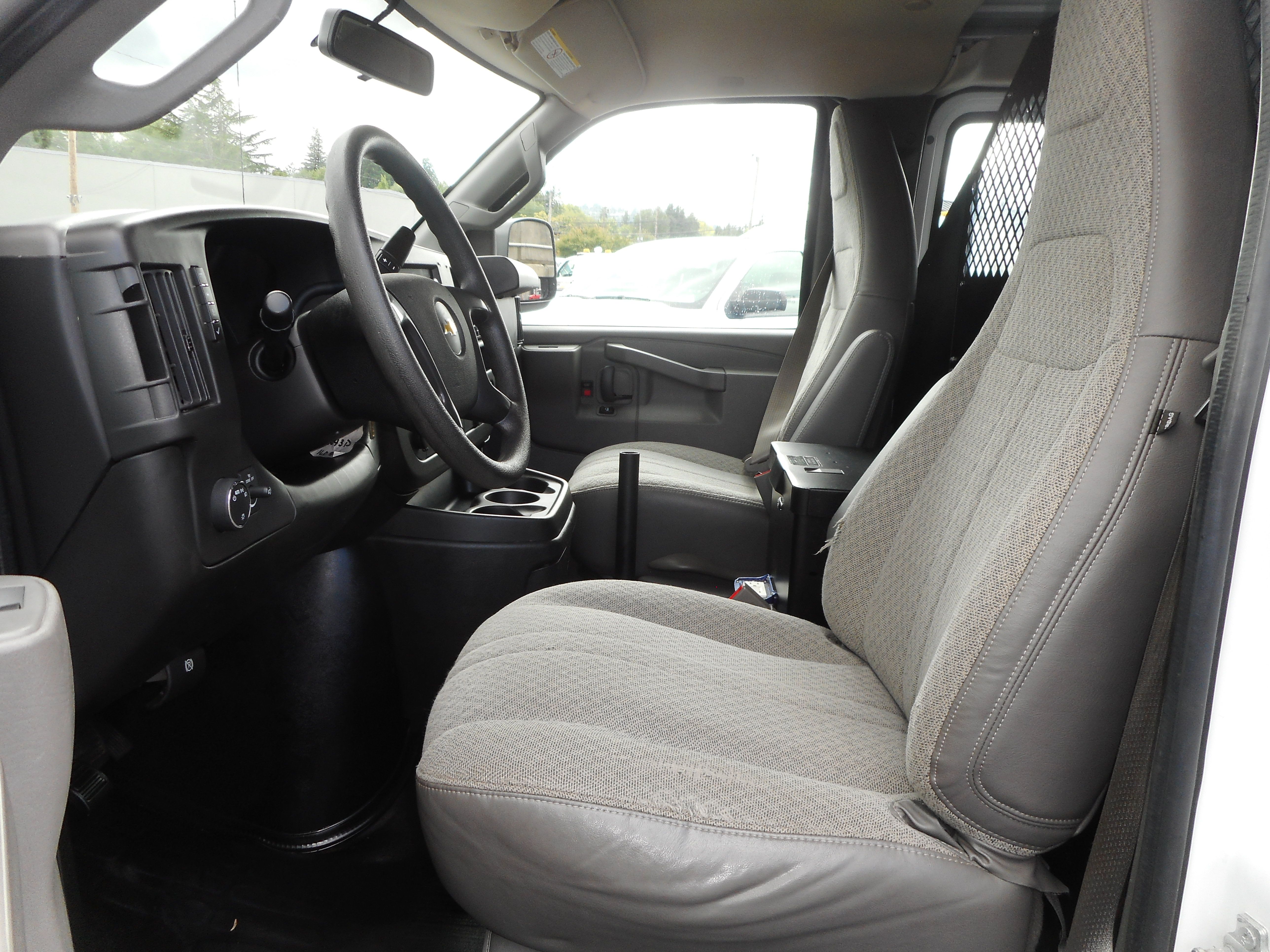 Used 2016 Chevrolet Express 2500 RWD image 12