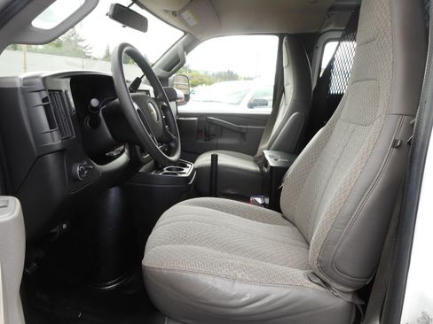 Used 2016 Chevrolet Express 2500 RWD image 12