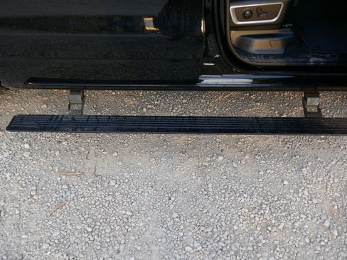 New 2026 RAM 1500 Laramie w/ Night Edition AWD/4WD image 10