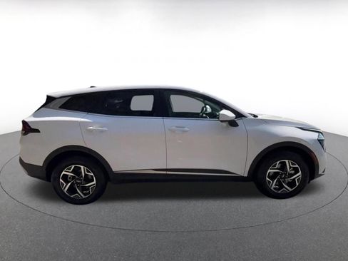 Used 2025 Kia Sportage LX FWD image 16