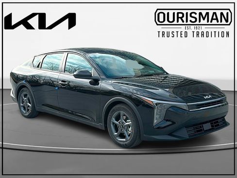 New 2025 Kia K4 LXS image 1