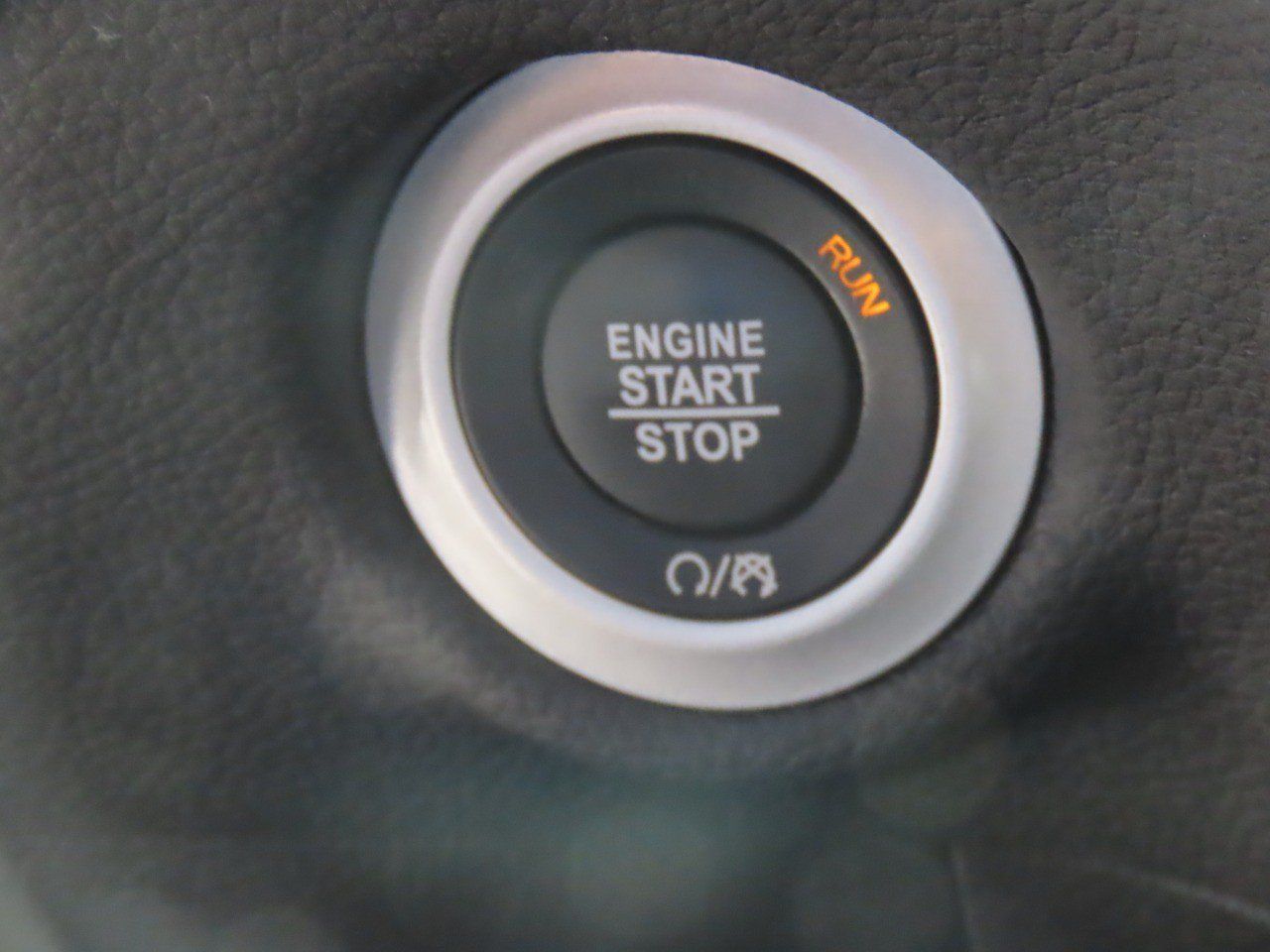 Used 2025 Chrysler Pacifica Limited FWD image 28