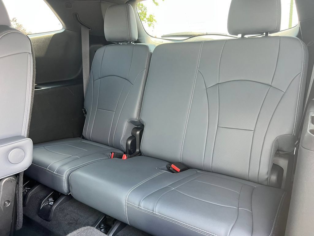 Used 2024 Buick Enclave Essence w/ Experience Buick Package AWD/4WD image 7