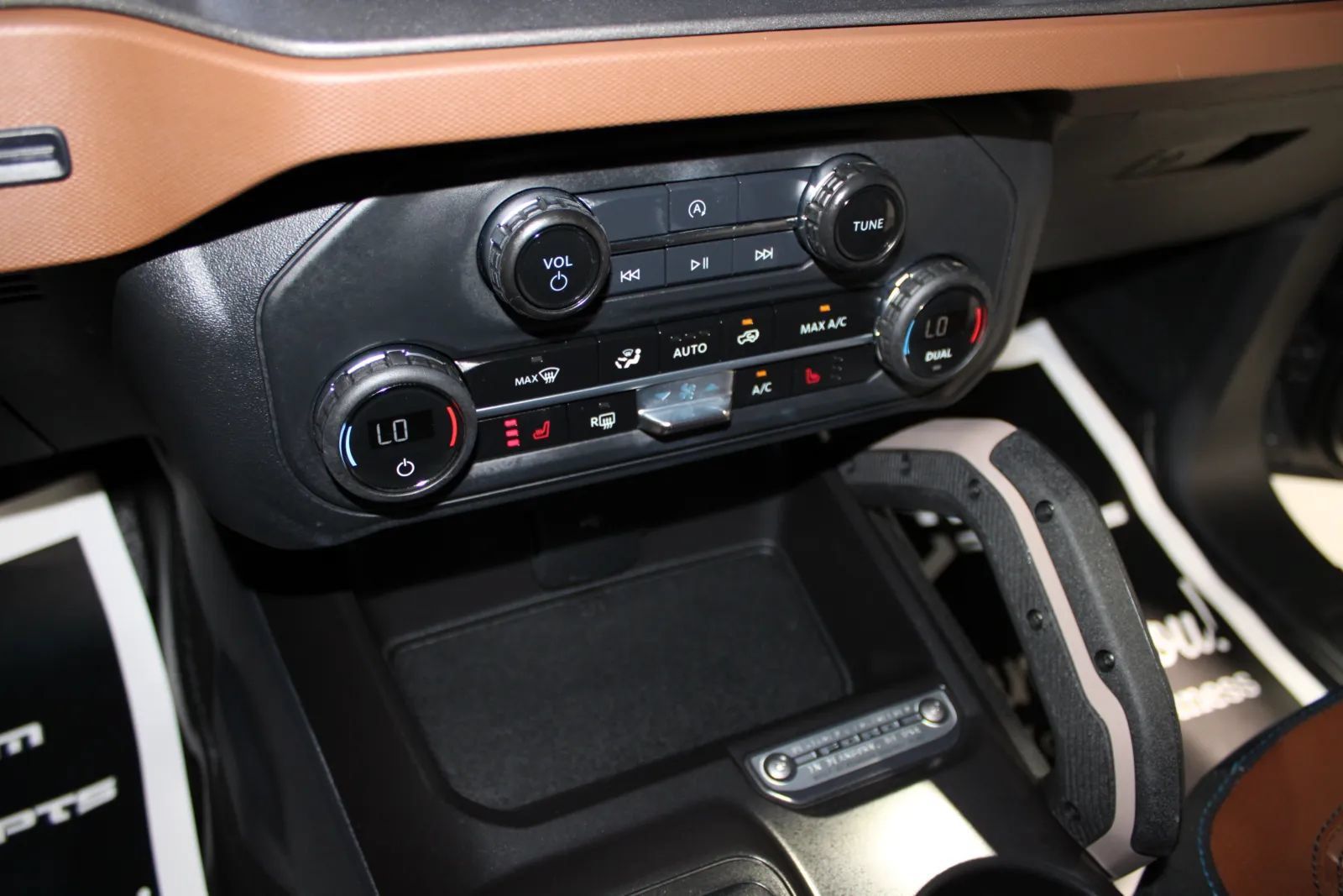 Used 2024 Ford Bronco Outer Banks AWD/4WD image 17