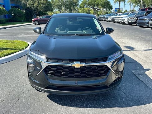 Used 2024 Chevrolet Trax LS w/ LS Convenience Package FWD image 2