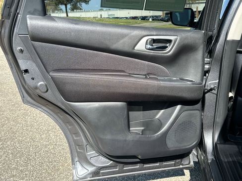 Used 2017 Nissan Pathfinder SV w/ SV Tech Package image 20