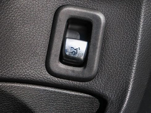 Used 2018 Mercedes-Benz C 300 Sedan image 31