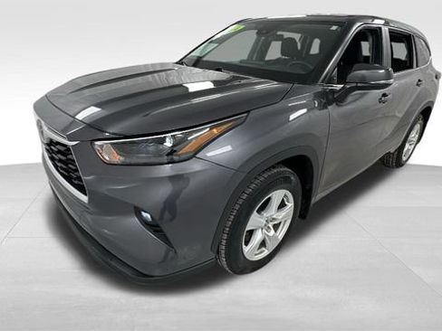 Used 2024 Toyota Highlander LE image 7