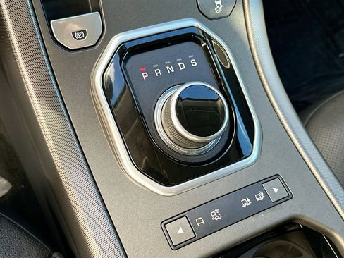 Used 2019 Land Rover Range Rover Evoque SE image 17