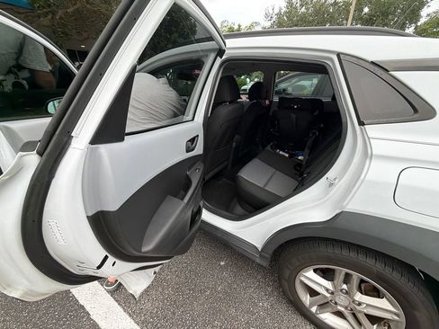 Used 2018 Hyundai Kona SEL FWD image 16