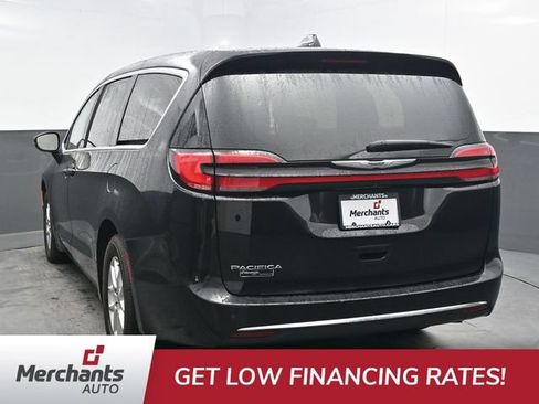 Used 2025 Chrysler Pacifica Select FWD image 5