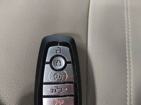 Used 2020 Ford Fusion SEL FWD image 32
