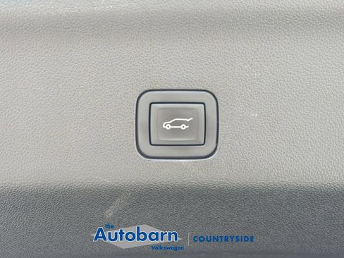 Used 2023 GMC Yukon XL SLT AWD/4WD image 32